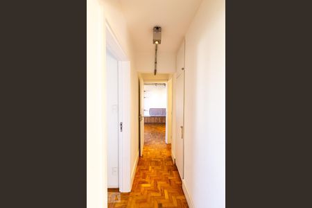 Corredor de apartamento para alugar com 3 quartos, 90m² em Vila Madalena, São Paulo
