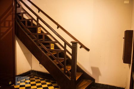 Escada de casa à venda com 3 quartos, 175m² em Liberdade, São Paulo