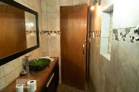 Casa à venda com 285m², 4 quartos e 1 vagaBanheiro 