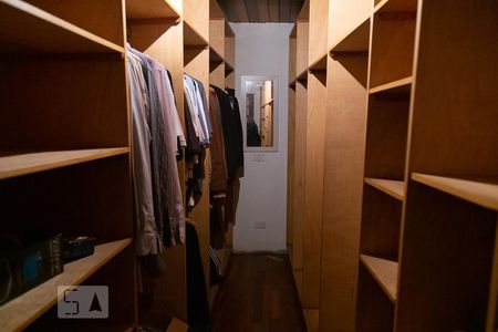 Casa à venda com 285m², 4 quartos e 1 vagaCloset do quarto