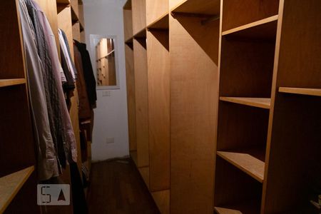 Casa à venda com 285m², 4 quartos e 1 vagaCloset do quarto