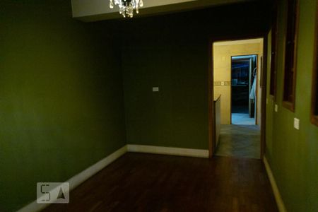 Casa à venda com 285m², 4 quartos e 1 vagaSala 