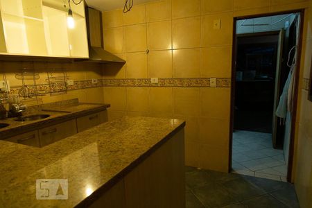 Casa à venda com 285m², 4 quartos e 1 vagaCozinha 