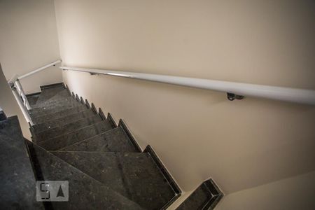Escadas de apartamento à venda com 2 quartos, 58m² em Conjunto Residencial Jardim Canaa, São Paulo