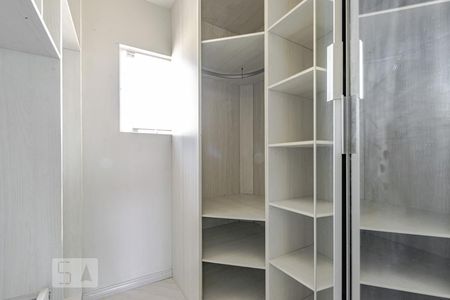 Casa para alugar com 180m², 3 quartos e 3 vagasCloset da suíte 3