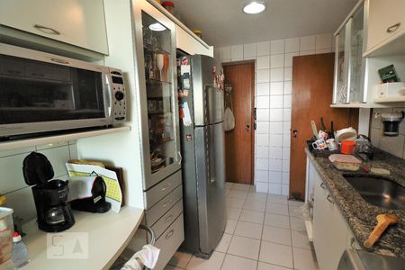 Apartamento à venda com 105m², 3 quartos e 2 vagasCozinha