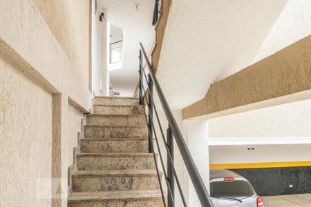 Apartamento para alugar com 40m², 2 quartos e 1 vaga Apartamento para alugar com 40m², 2 quartos e 1 vagaEscada