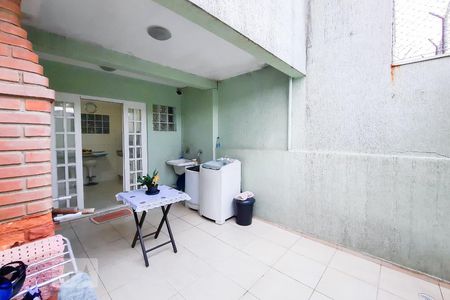 Casa de condomínio à venda com 141m², 3 quartos e 1 vagaQuintal