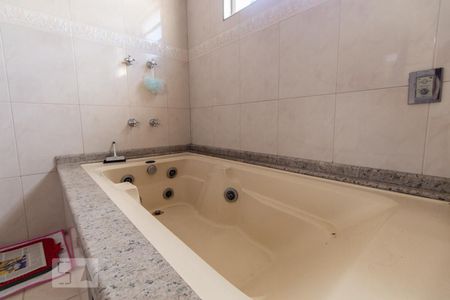 Casa à venda com 300m², 4 quartos e 4 vagasBanheiro do quarto 3