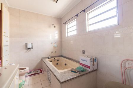 Casa à venda com 300m², 4 quartos e 4 vagasBanheiro do quarto 3