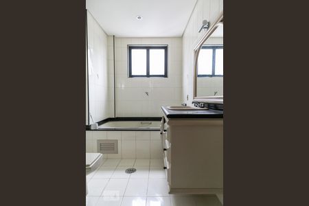 Apartamento para alugar com 273m², 4 quartos e 3 vagasBanheiro da suíte 2