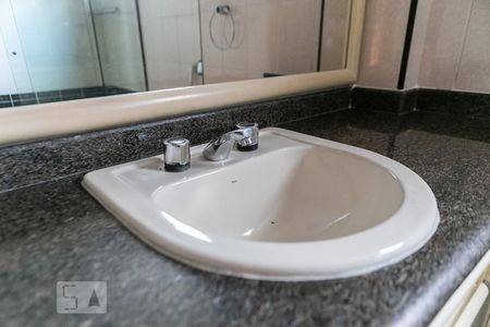 Apartamento para alugar com 273m², 4 quartos e 3 vagasBanheiro da suíte