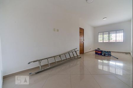 Casa para alugar com 150m², 3 quartos e 2 vagasSala