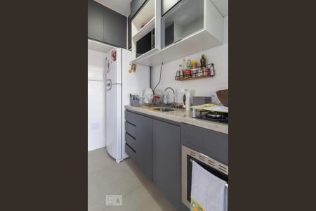 Apartamento à venda com 44m², 2 quartos e 1 vaga Apartamento à venda com 44m², 2 quartos e 1 vagaCozinha e Área de Serviço