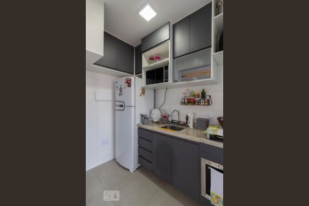 Apartamento à venda com 44m², 2 quartos e 1 vaga Apartamento à venda com 44m², 2 quartos e 1 vagaCozinha e Área de Serviço