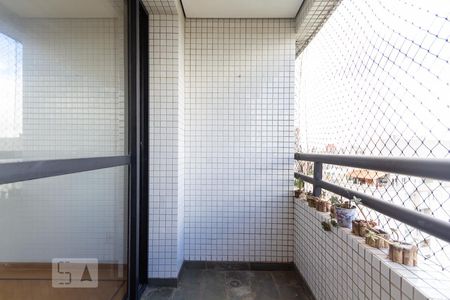 Apartamento à venda com 68m², 2 quartos e 2 vagasVaranda da sala