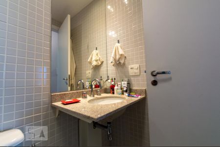 Apartamento para alugar com 69m², 2 quartos e 2 vagas Apartamento para alugar com 69m², 2 quartos e 2 vagasBanheiro