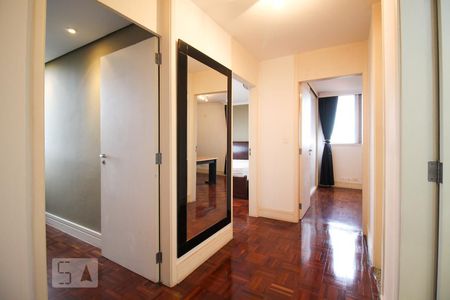 Corredor de apartamento à venda com 4 quartos, 115m² em Vila Olímpia, São Paulo