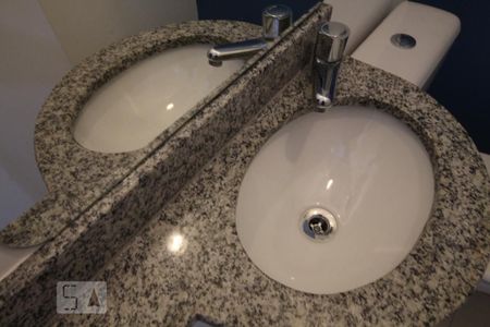 Banheiro de apartamento para alugar com 2 quartos, 64m² em Jardim Ampliação, São Paulo