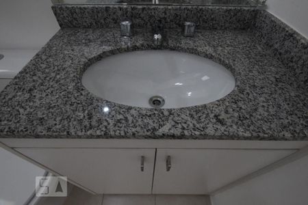 Apartamento para alugar com 64m², 2 quartos e 2 vagasBanheiro da Suíte
