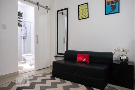 Sala/Quarto de kitnet/studio para alugar com 1 quarto, 28m² em Leme, Rio de Janeiro