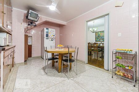 Casa à venda com 240m², 3 quartos e 2 vagasCozinha