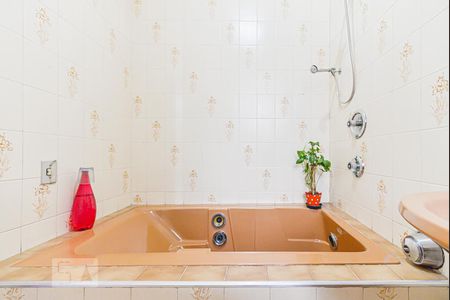 Casa à venda com 240m², 3 quartos e 2 vagasBanheiro da Suite 1