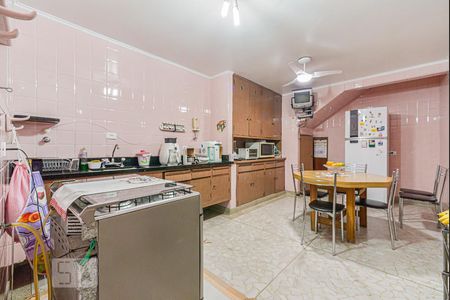 Casa à venda com 240m², 3 quartos e 2 vagasCozinha