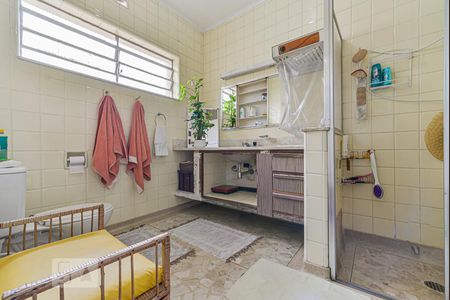 Casa à venda com 240m², 3 quartos e 2 vagasBanheiro