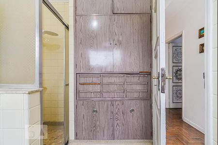 Casa à venda com 240m², 3 quartos e 2 vagasBanheiro