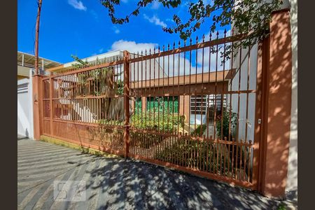 Casa à venda com 500m², 4 quartos e 8 vagasFachada da Casa