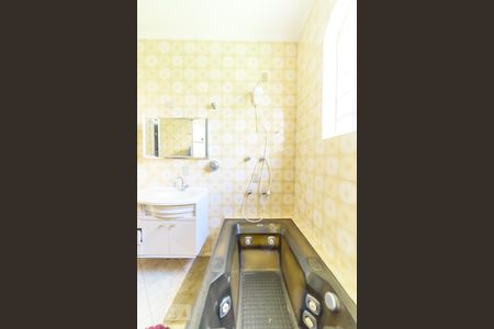 Casa à venda com 500m², 4 quartos e 8 vagasBanheiro Social 1