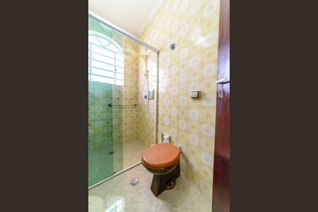 Casa à venda com 500m², 4 quartos e 8 vagasBanheiro da Suíte 2