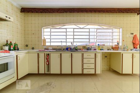 Casa à venda com 500m², 4 quartos e 8 vagasCozinha - Armários