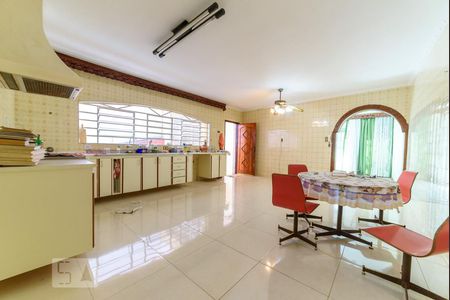 Casa à venda com 500m², 4 quartos e 8 vagasCozinha