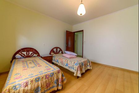 Casa à venda com 500m², 4 quartos e 8 vagasSuíte 1