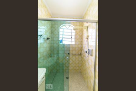 Casa à venda com 500m², 4 quartos e 8 vagasBanheiro da Suíte 2