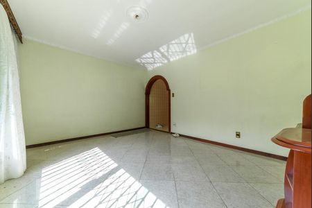 Casa para alugar com 500m², 4 quartos e 8 vagasSala