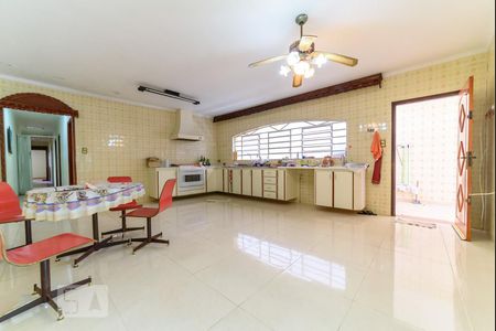 Casa à venda com 500m², 4 quartos e 8 vagasCozinha