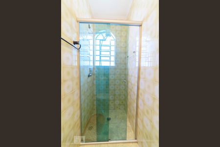 Casa à venda com 500m², 4 quartos e 8 vagasBanheiro da Suíte 1 - Box