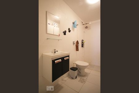 Banheiro  de apartamento à venda com 1 quarto, 52m² em Vila Nova Conceição, São Paulo