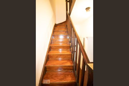 Escada de casa para alugar com 2 quartos, 80m² em Santana, São Paulo