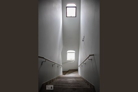 Escada de casa para alugar com 2 quartos, 100m² em Centro, Sorocaba