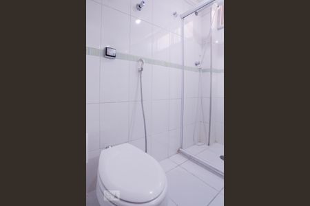 Banheiro de apartamento para alugar com 1 quarto, 45m² em Água Branca, São Paulo