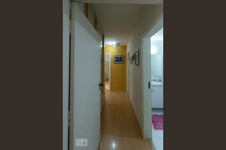 Corredor de apartamento à venda com 3 quartos, 131m² em Moema, São Paulo