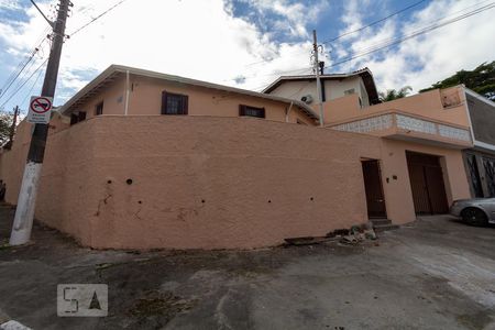 Casa à venda com 100m², 4 quartos e 2 vagas Casa à venda com 100m², 4 quartos e 2 vagasFachada