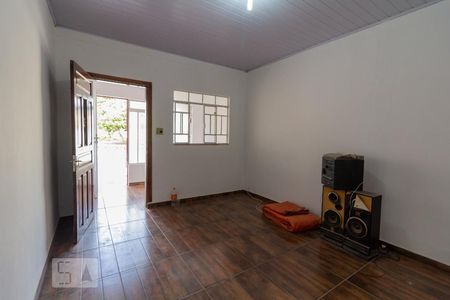 Casa para alugar com 100m², 4 quartos e 2 vagasSala