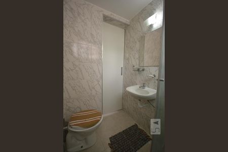 Banheiro de kitnet/studio para alugar com 1 quarto, 31m² em Centro, Rio de Janeiro