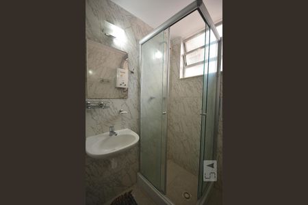 Banheiro de kitnet/studio para alugar com 1 quarto, 31m² em Centro, Rio de Janeiro
