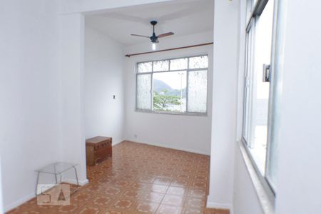Sala de kitnet/studio para alugar com 1 quarto, 35m² em Icaraí, Niterói